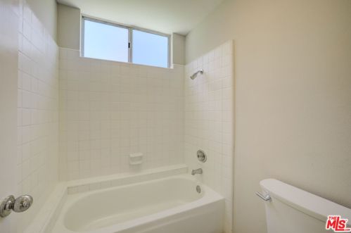 26520 Mistletoe Ct, Santa Clarita CA  91355-3525 exterior