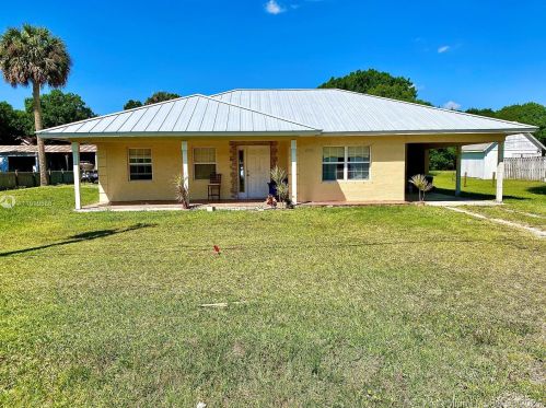 4951 Jorgensen Rd, Fort Pierce, FL 34981-5071