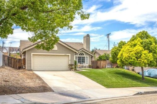 3622 Capriole Rd, Riverside, CA 92503-4914