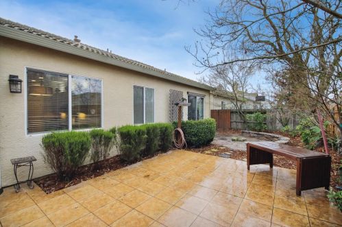 9959 Ferragamo Way, Elk Grove CA  95757-3037 exterior