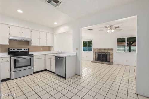 4428 Turquoise Ave, Glendale AZ 85302-1149 exterior