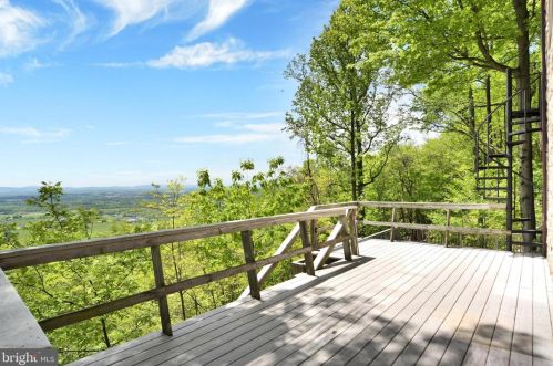 211 Millers Gap Rd, West Enola, PA 17025-1041
