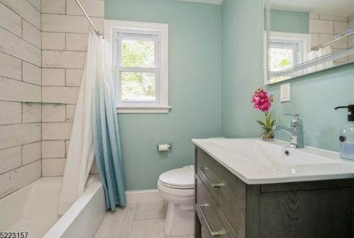 27 Dogwood Rd, Greystone Park NJ  07950-1918 exterior