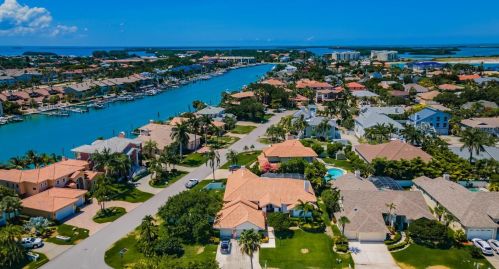 602 De Soto Dr, Saint Petersburg, FL 33715-2017