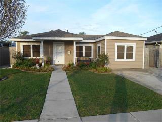 3241 Hero Dr, Gretna, LA 70053-7539