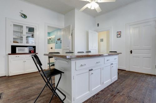 2406 Bernardo De Galvez Ave, Galveston TX  77550 exterior