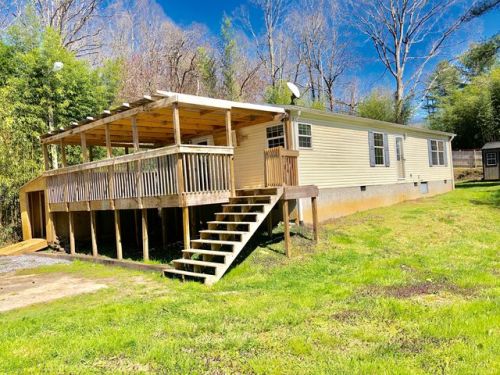821 Dorothy St, Hendersonville, NC 28791-1722