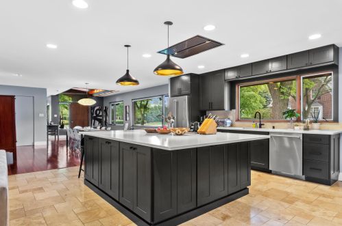 4101 Lk Dr, Milwaukee WI 53211-1720 exterior