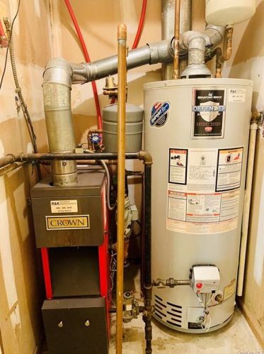 1 Ruth Ct, Middletown NY  10940-5328 exterior