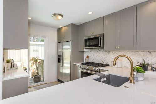 9 Thoreau Cir, Mill Valley CA  94941-4651 exterior