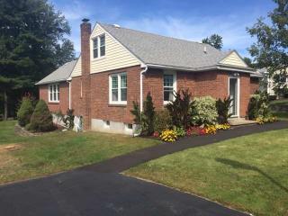 25 Bellview Rd, Troy, NY 12180-8914