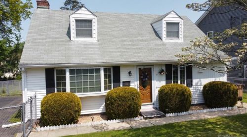 24 Middlebury St, Stamford, CT 06902-4441