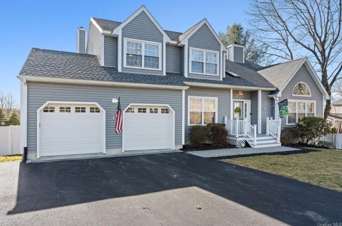 107 Wayacross Rd, Mahopac, NY 10541-1254