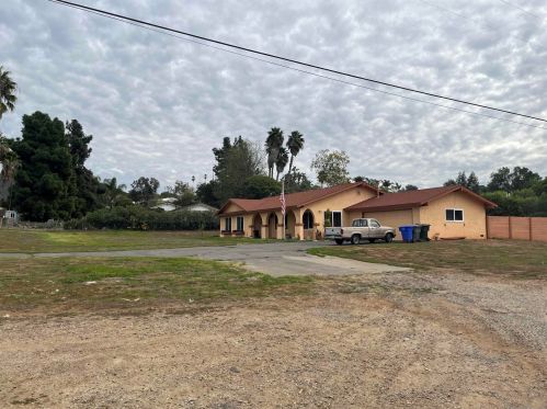 1407 Taylor St, Vista, CA 92084-3309