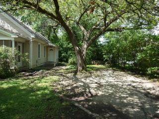 1019 College Ave, Manhattan KS  66502-2703 exterior