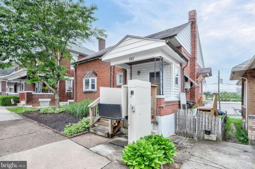742 2nd St, Harrisburg, PA 17102-3208