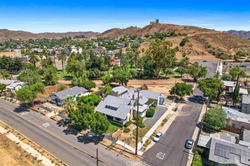 228 Spring St, Lake Elsinore CA  92530-4103 exterior
