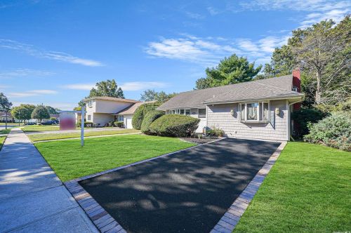 1236 Holly Rd, North Wantagh, NY 11793-2619