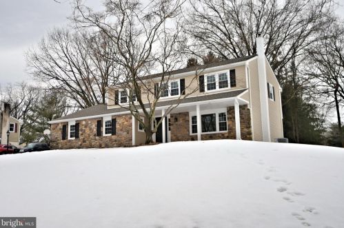 94 Shady Lawn Dr, Southampton, PA 18966-1624