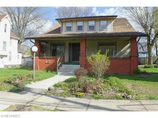 1207 21st St, Canton, OH 44709-3632