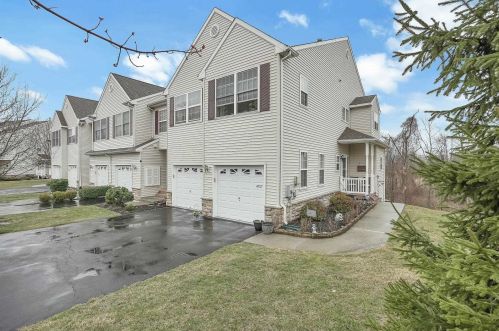 4707 Ridgecrest Dr, New Hamburg, NY 12590-7543