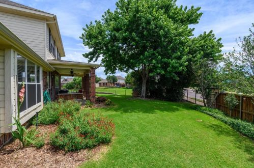 2112 Huron Cir, Denton TX  76210-2951 exterior