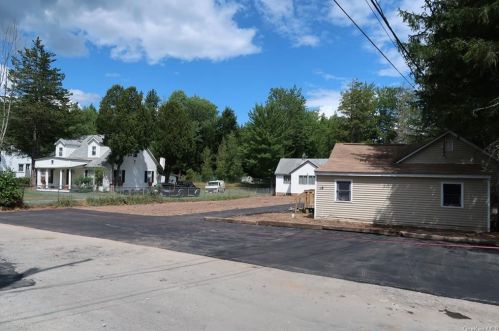 22 Edgewood Pl, South Fallsburg, NY 12779-5209