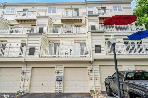 7060 Little Thames Dr, Gainesville VA 20155-4048 exterior