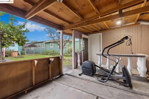 9825 E St, Oakland CA  94603-2339 exterior