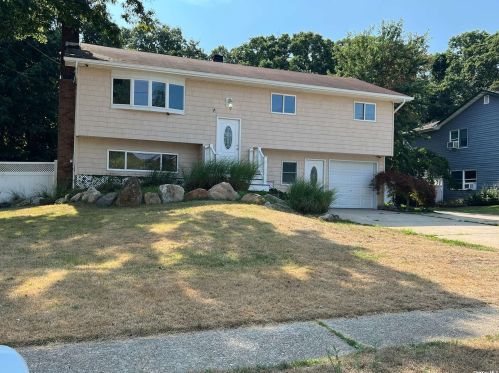 640 Argosy St, Islip Terrace, NY 11752-2408