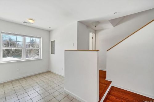 122 Northview Ct, Peekskill NY  10566-4439 exterior