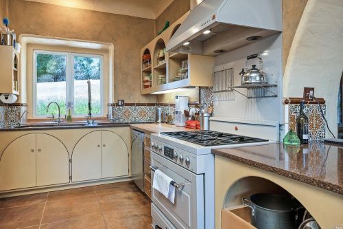 3075 Hendricks Rd, Lakeport CA  95453-8416 exterior