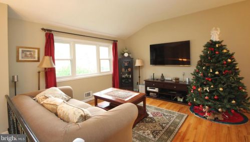 34 Oak Branch Rd, East Windsor, NJ 08512-3046