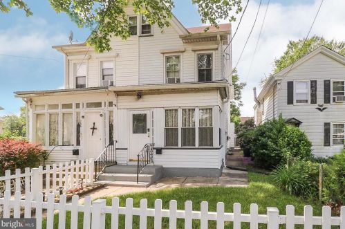 708 Front St, Florence, NJ 08518-1111