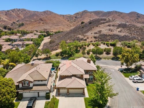 490 Tree Hollow Ct, Simi Valley CA  93065-7311 exterior