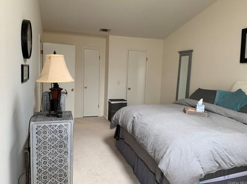 15 Olde Wagon Rd, Warwick NY  10990-4227 exterior