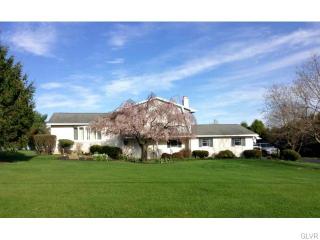 3393 Highland Rd, Orefield, PA 18069-2609