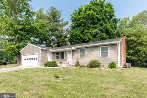 1030 Littlestown Rd, Littlestown PA 17340-9442 exterior