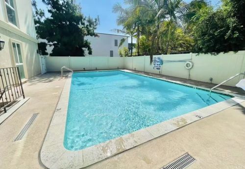 15344 Weddington St, Van Nuys CA 91411-3850 exterior