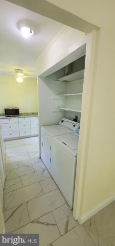 425 Reneau Way, Herndon VA  20170-4521 exterior