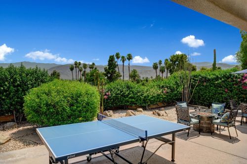 88 Kavenish Dr, Rancho Mirage CA  92270-3247 exterior