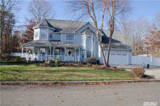 19 Adamson St, Selden, NY 11784-4403