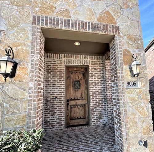 9005 Blue Water Dr, Plano TX  75025-6569 exterior