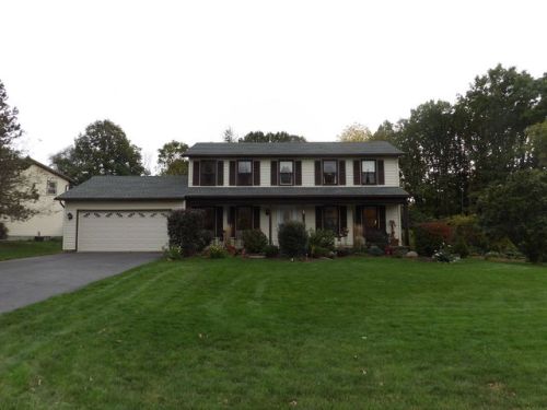 11 Hanson Cir, Henrietta, NY 14467-9554