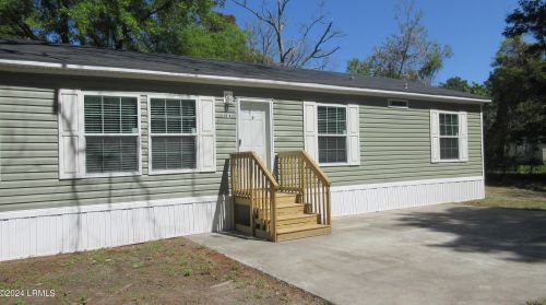 1614 Columbia Dr, Beaufort SC 29906-9725 exterior