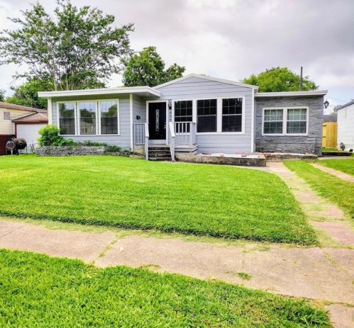 809 12th Ave, Texas City, TX 77590-5929