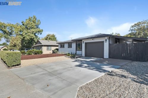10277 Los Palos Dr, Rancho Cordova, CA 95670-3443