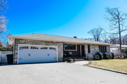 8 Swarthmore Ln, Huntington Station, NY 11746-4829