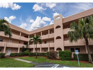 200 Forest Lakes Blvd, Naples FL  34105-2351 exterior