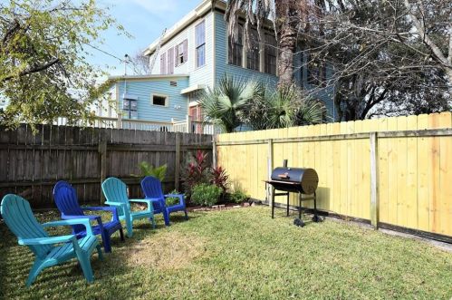 811 10 St, Galveston TX 77550-5118 exterior